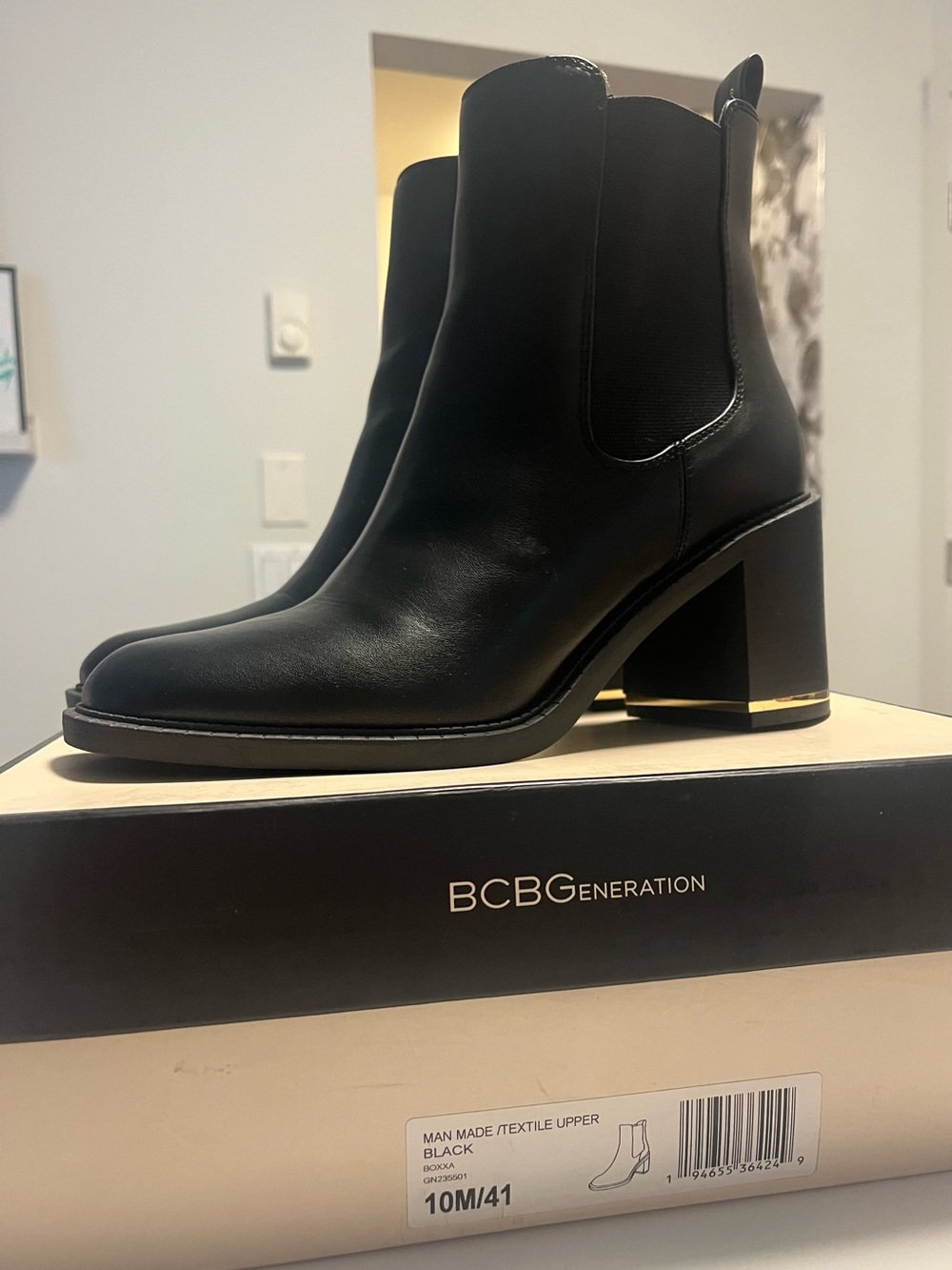 BCBG Boxxa Bootie, size 10